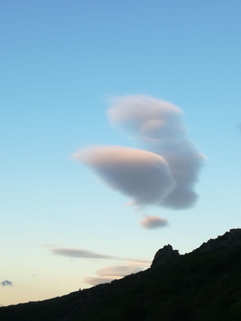 "Wolke am Bergkamm"
Foto: Yvon Martin